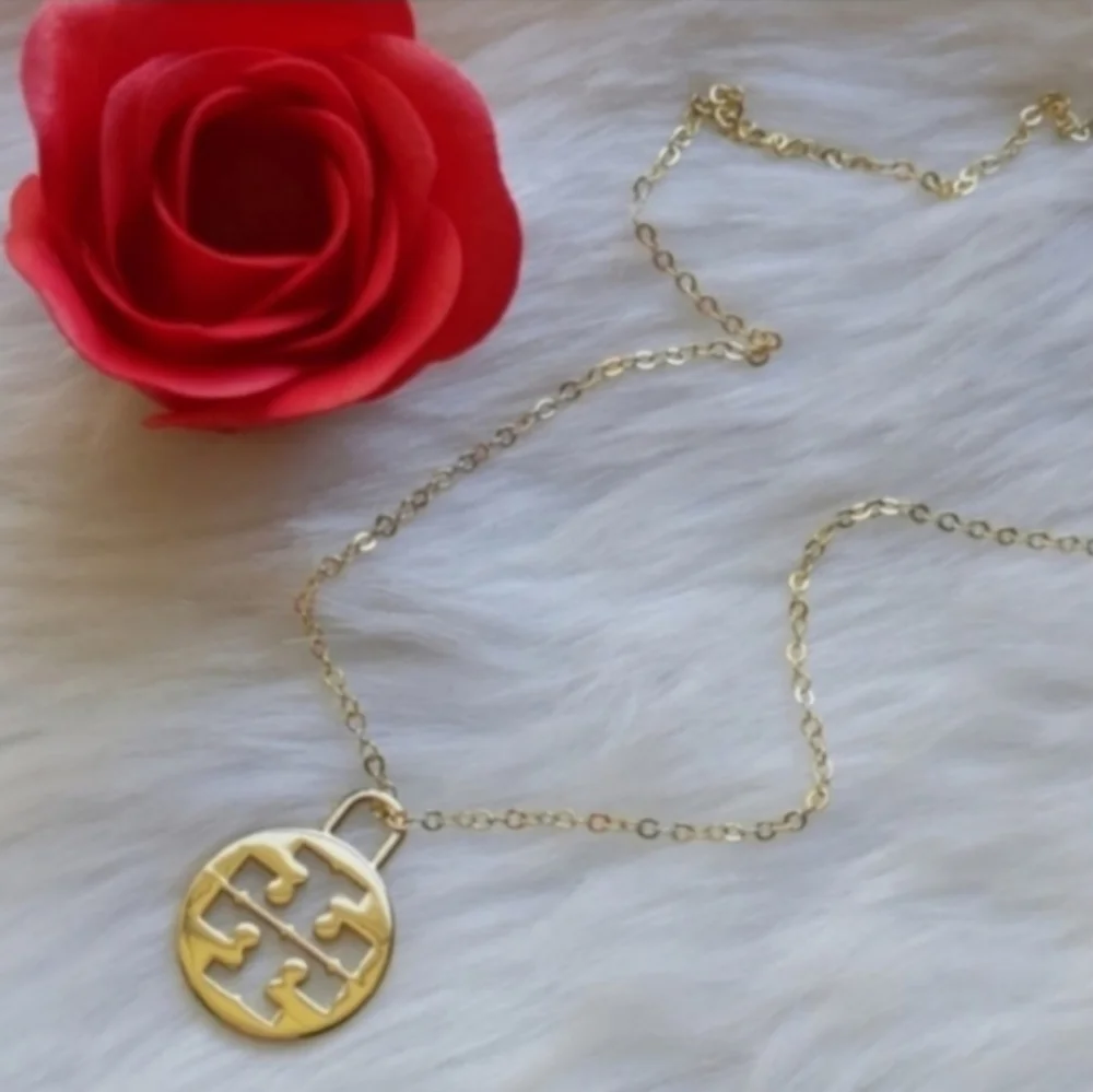 Tory Burch Large Logo Charm Gold Plated Necklace - Picture 3 of 8
